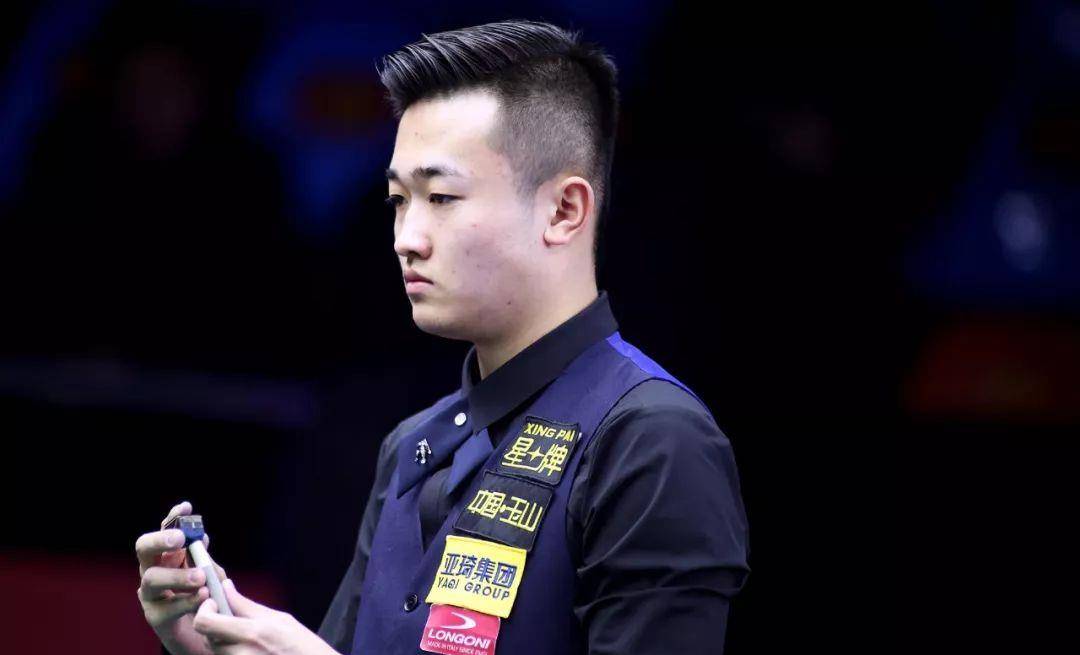 队在锋线位 队在锋线位